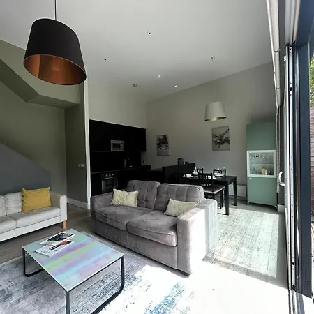 Stylish 2bdr House With 2 Bathrooms Garden Dublin