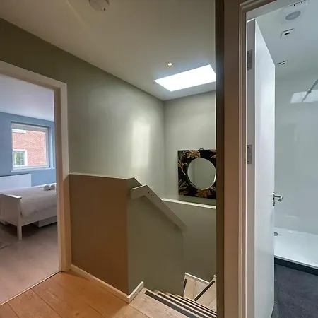 Apartment Stylish 2bdr House With 2 Bathrooms Garden