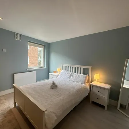 Stylish 2bdr House With 2 Bathrooms Garden *
